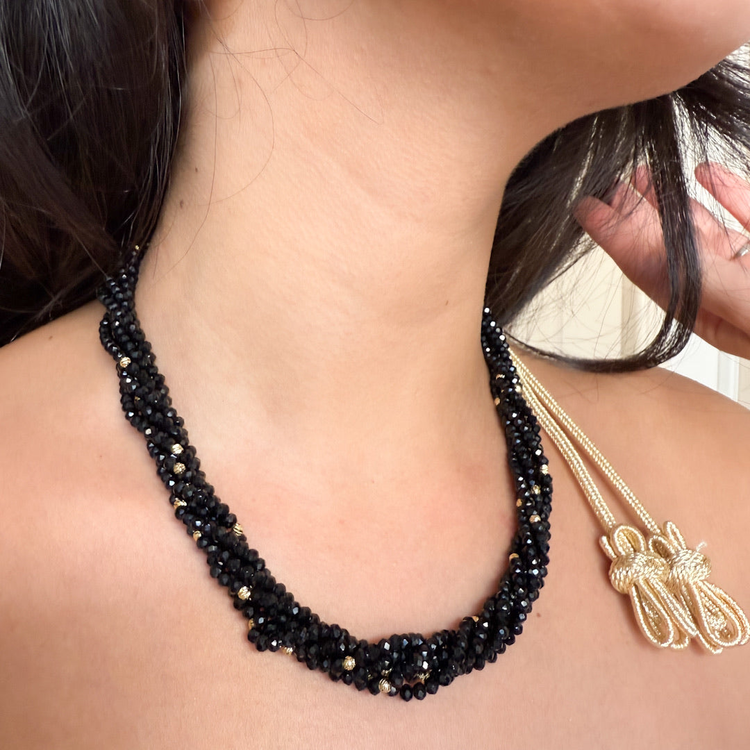 collier en cristal ajustable disponible en 4 coloris