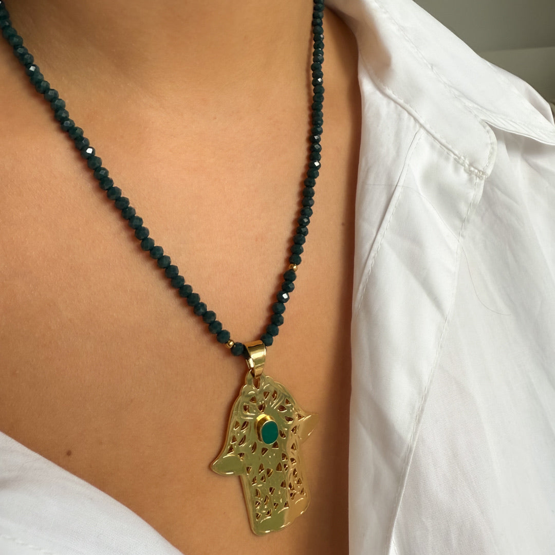 Collier main de fatma disponible en 2 coloris Rouge et vert