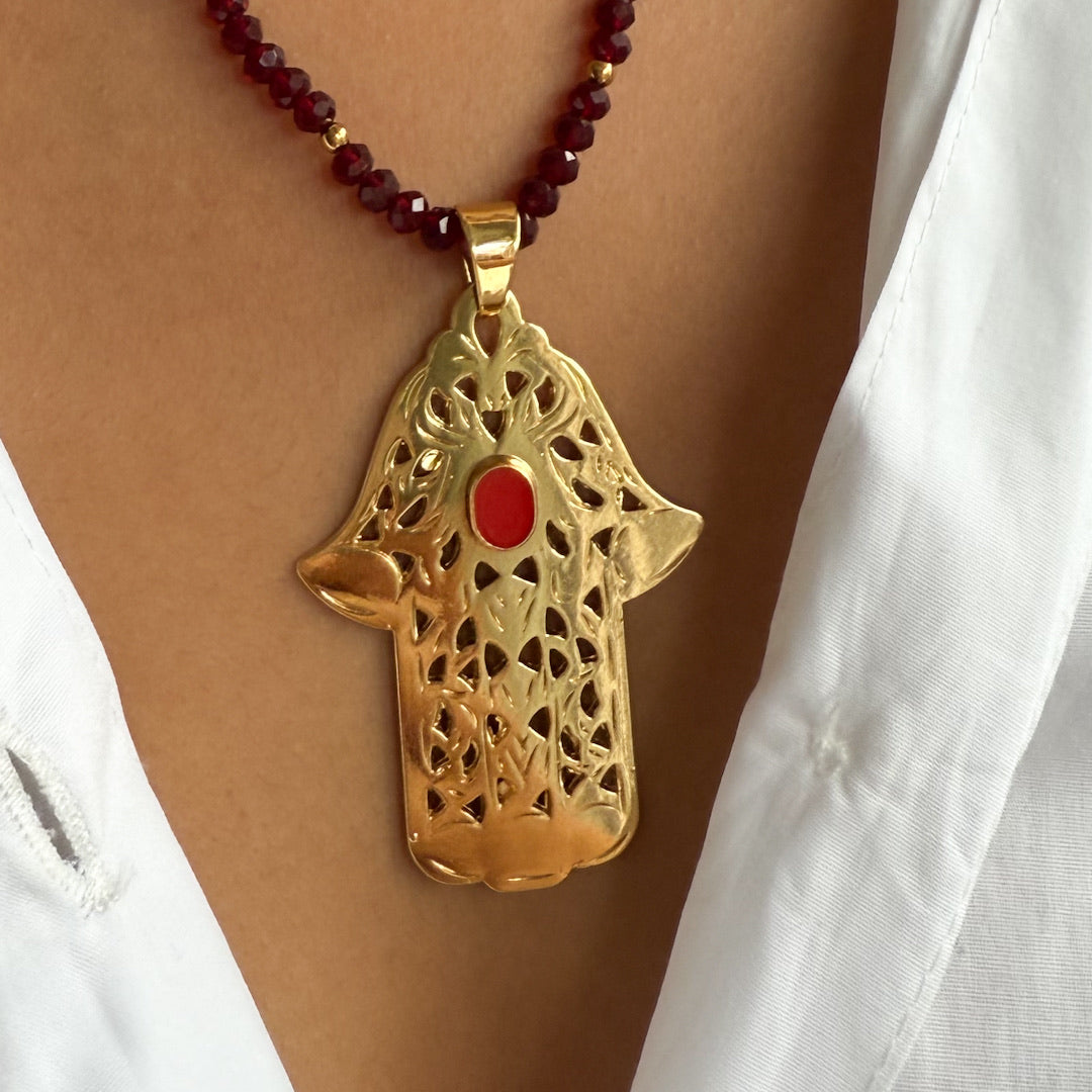 Collier main de fatma disponible en 2 coloris Rouge et vert
