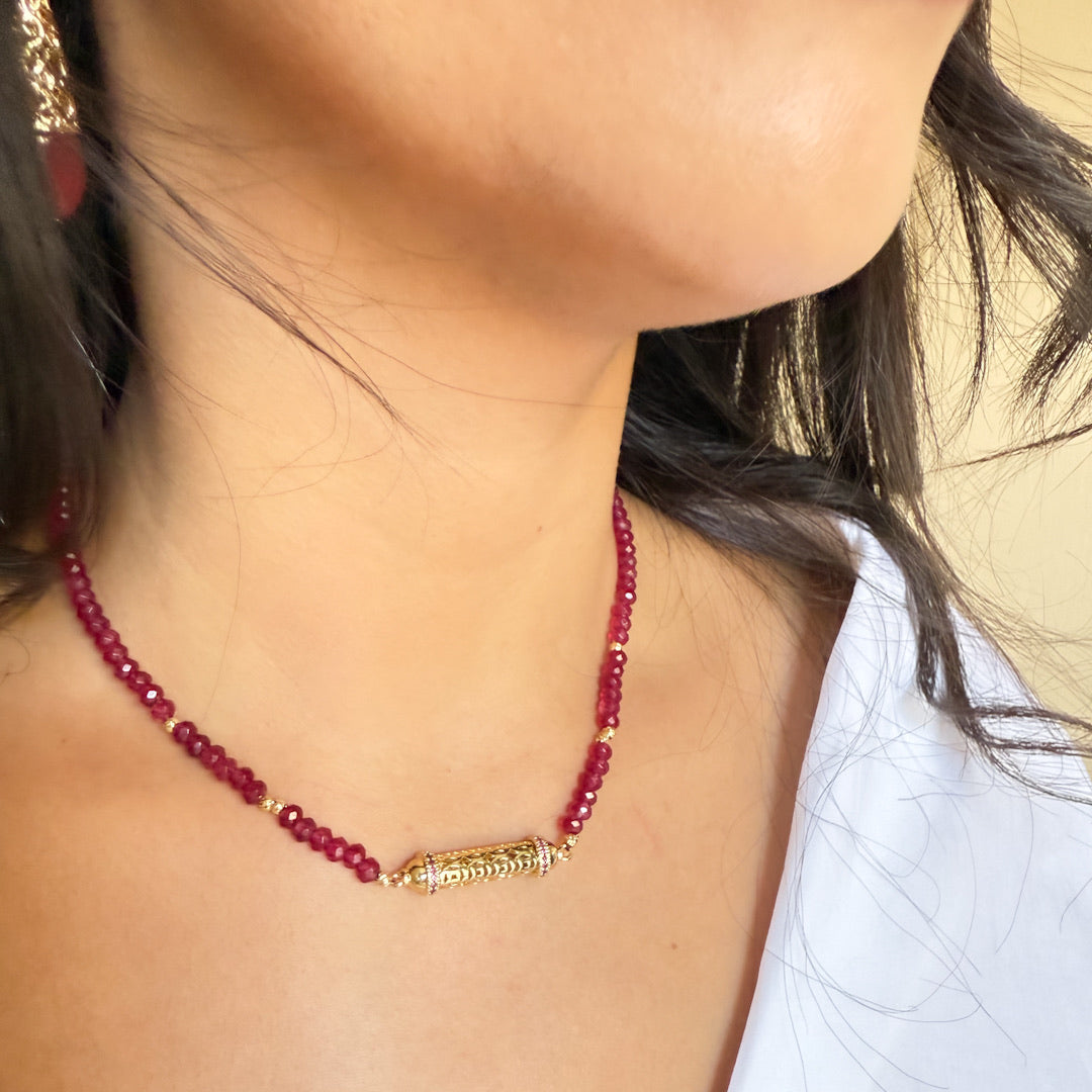 Collier ras de cou pierres rouge