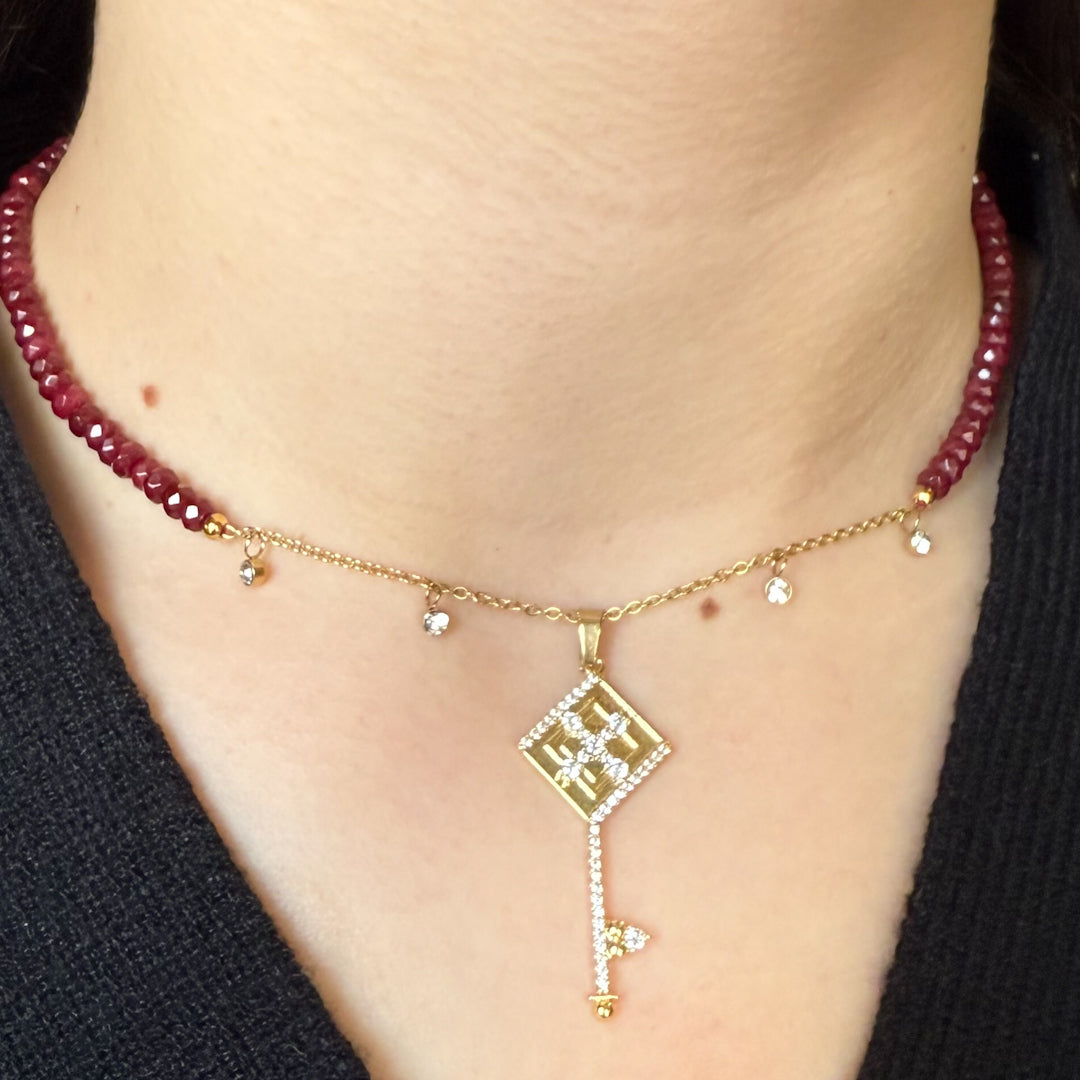 Collier ras de cou pendentif clef