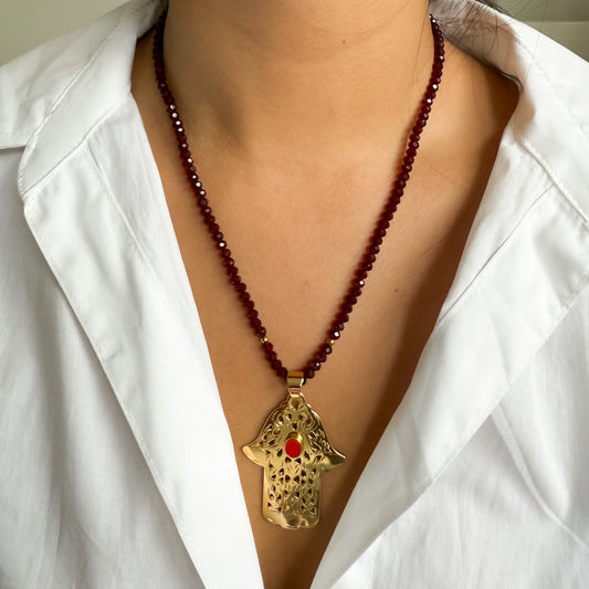 Collier main de fatma disponible en 2 coloris Rouge et vert