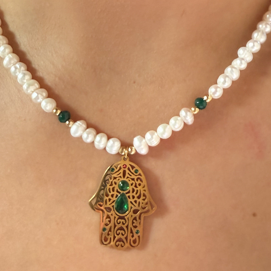 Collier main de fatma pierres de culture