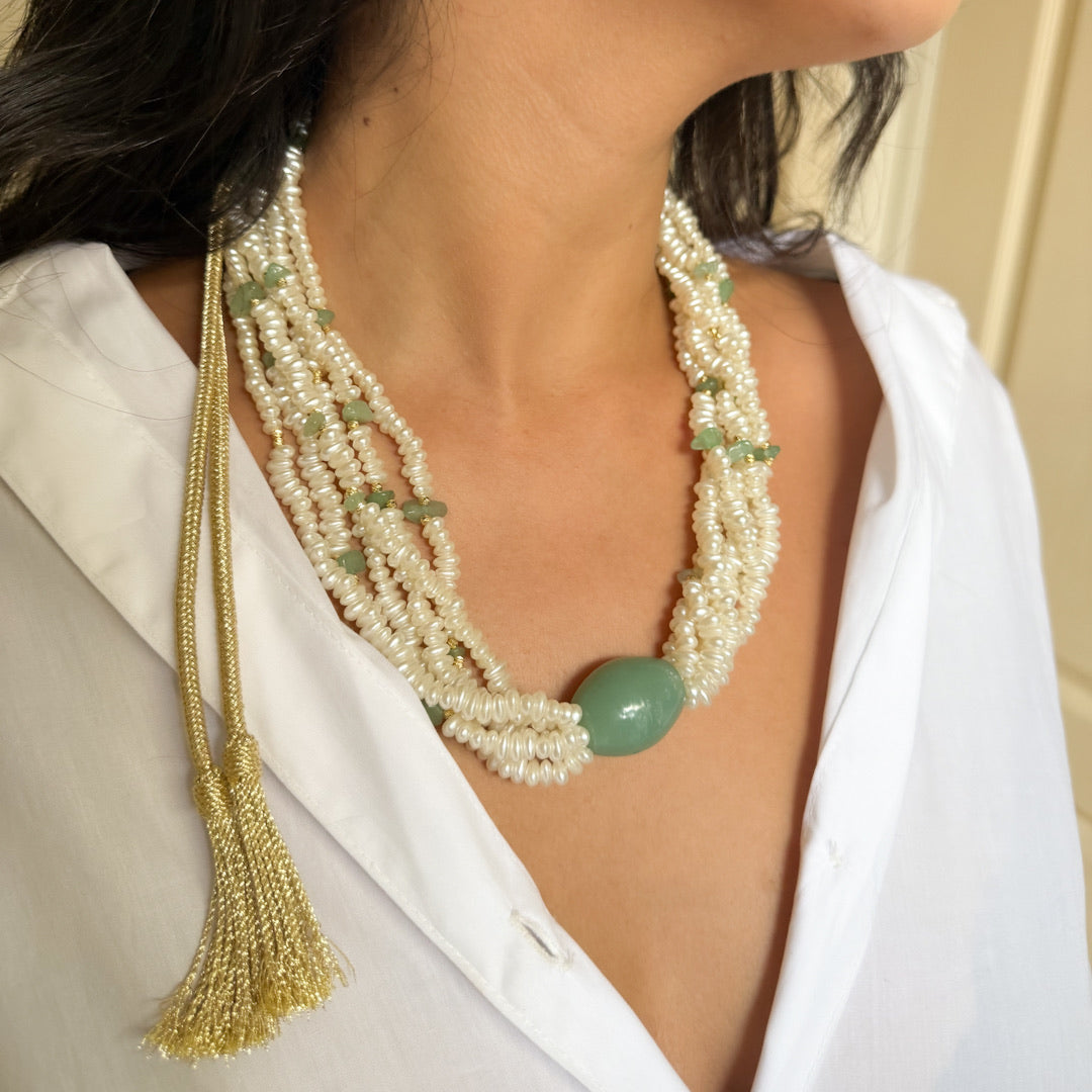 Collier perles effet nacré et touche verte