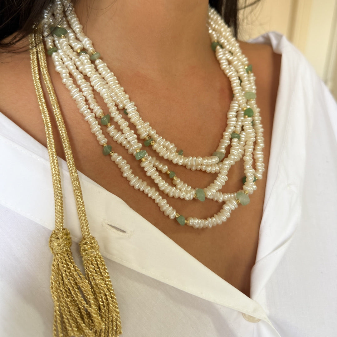 Collier perles effet nacré et touche verte