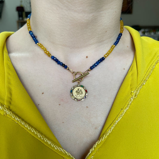 Collier ras de cou bleu jaune