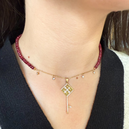 Collier ras de cou pendentif clef