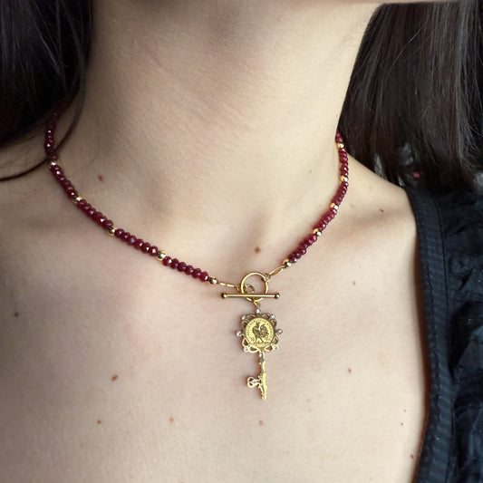 Collier ras de cou fermeture devant